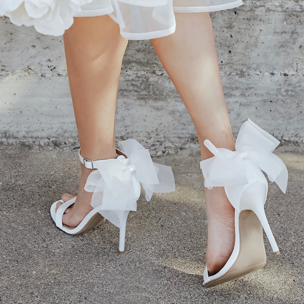 Lulu's White Bow Heels
